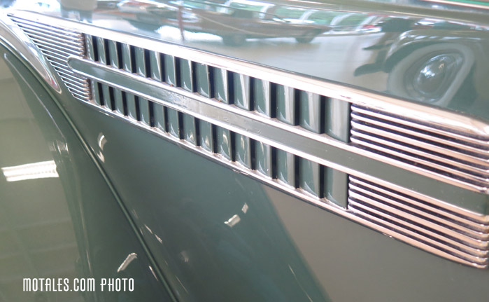 Hood louvers