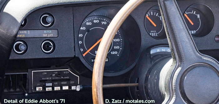 1971 Dodge Challenger car dashboard