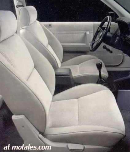 Plymouth Sundance seats