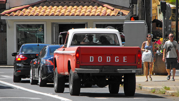 Dodge Power Wagon D-200
