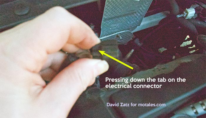 remove VVT actuator electrical connector