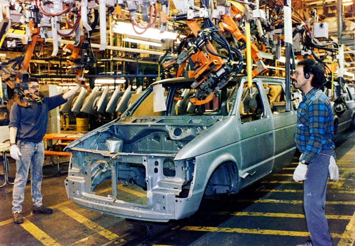 6452 making minivans at windsor